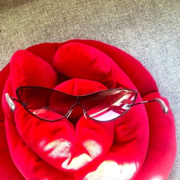 💯AUTH GUCCI CAT EYE  SUN GLASSES LIMITED AUDITION NWOT 😎 - Picture 4 of 10